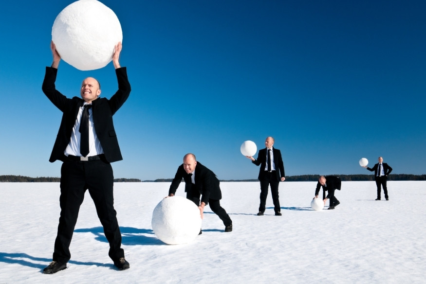 El Método Avalancha vs Bola de Nieve para Pagar Deudas